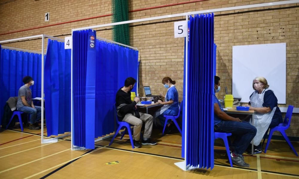 Βρετανία: Αρνούνται να δημοσιεύσουν στοιχεία για τις προμήθειες των εμβολίων